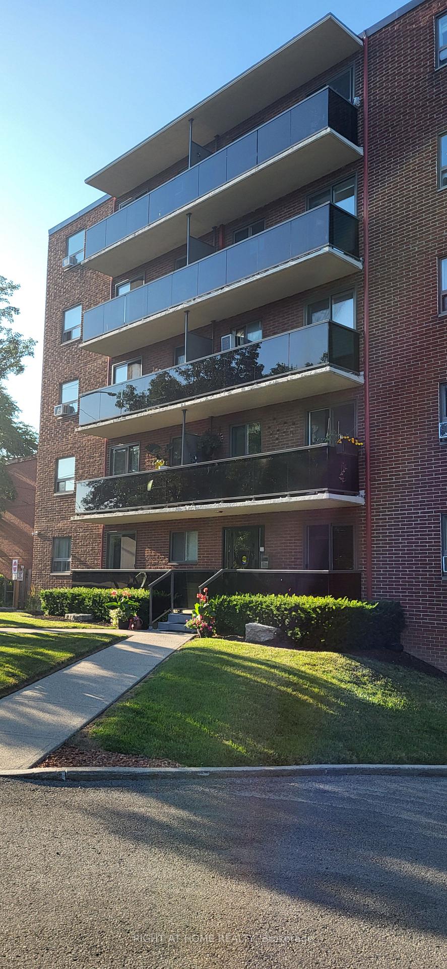 Photo 2 of Unit 26, 2373 King Street E, Hamilton, Glenview — HOMEH