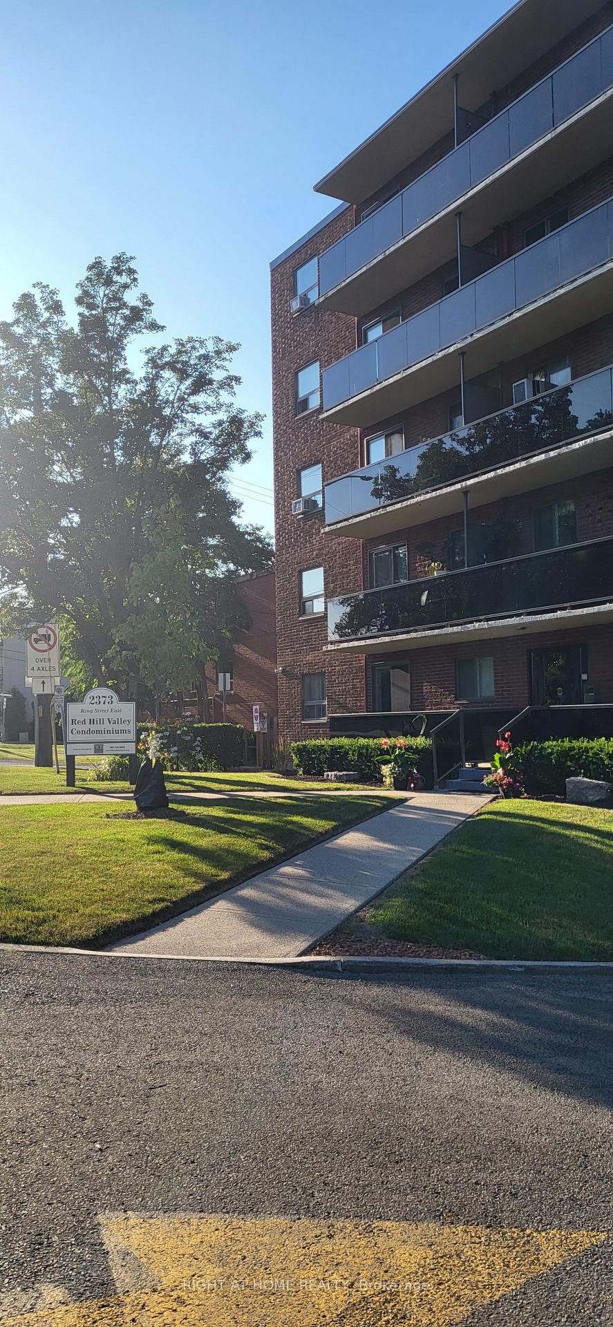 Photo 5 of Unit 26, 2373 King Street E, Hamilton, Glenview — HOMEH
