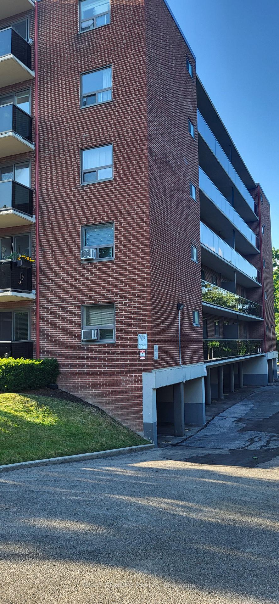 Photo 4 of Unit 26, 2373 King Street E, Hamilton, Glenview — HOMEH