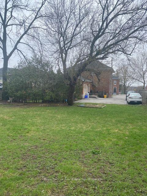 Photo 3 of 102-C Queen Street, Clarington, Bowmanville — HOMEH