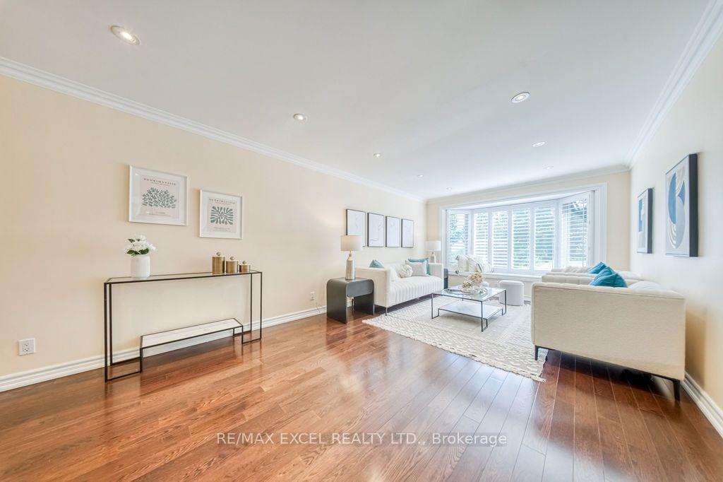 Photo 2 of 120 Drakefield Road, Markham, Bullock — HOMEH