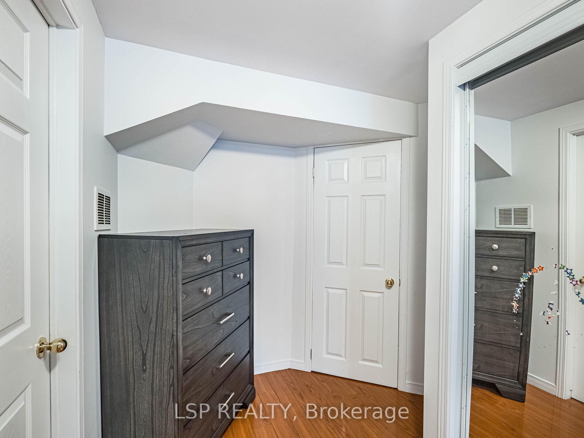 Photo 7 of 346 Panhellenic Drive, Mississauga, Meadowvale Village — HOMEH