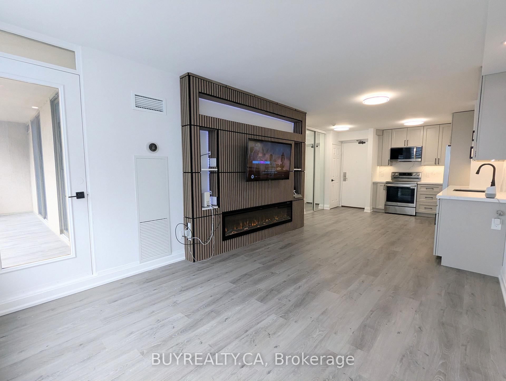 Front of Unit 1603, 256 Doris Avenue
