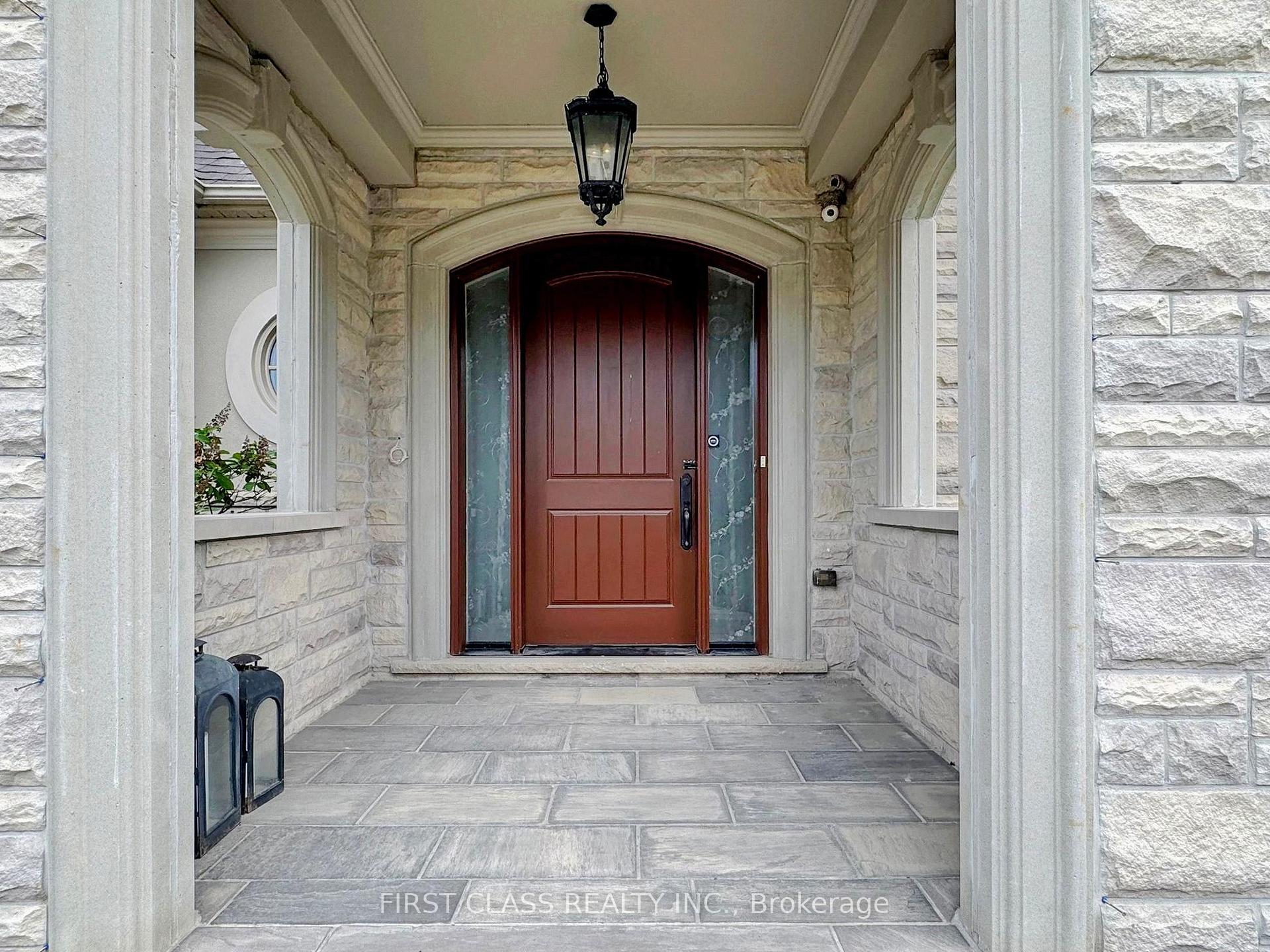 Photo 2 of 3 Royal County Down Crescent, Markham, Devil's Elbow — HOMEH