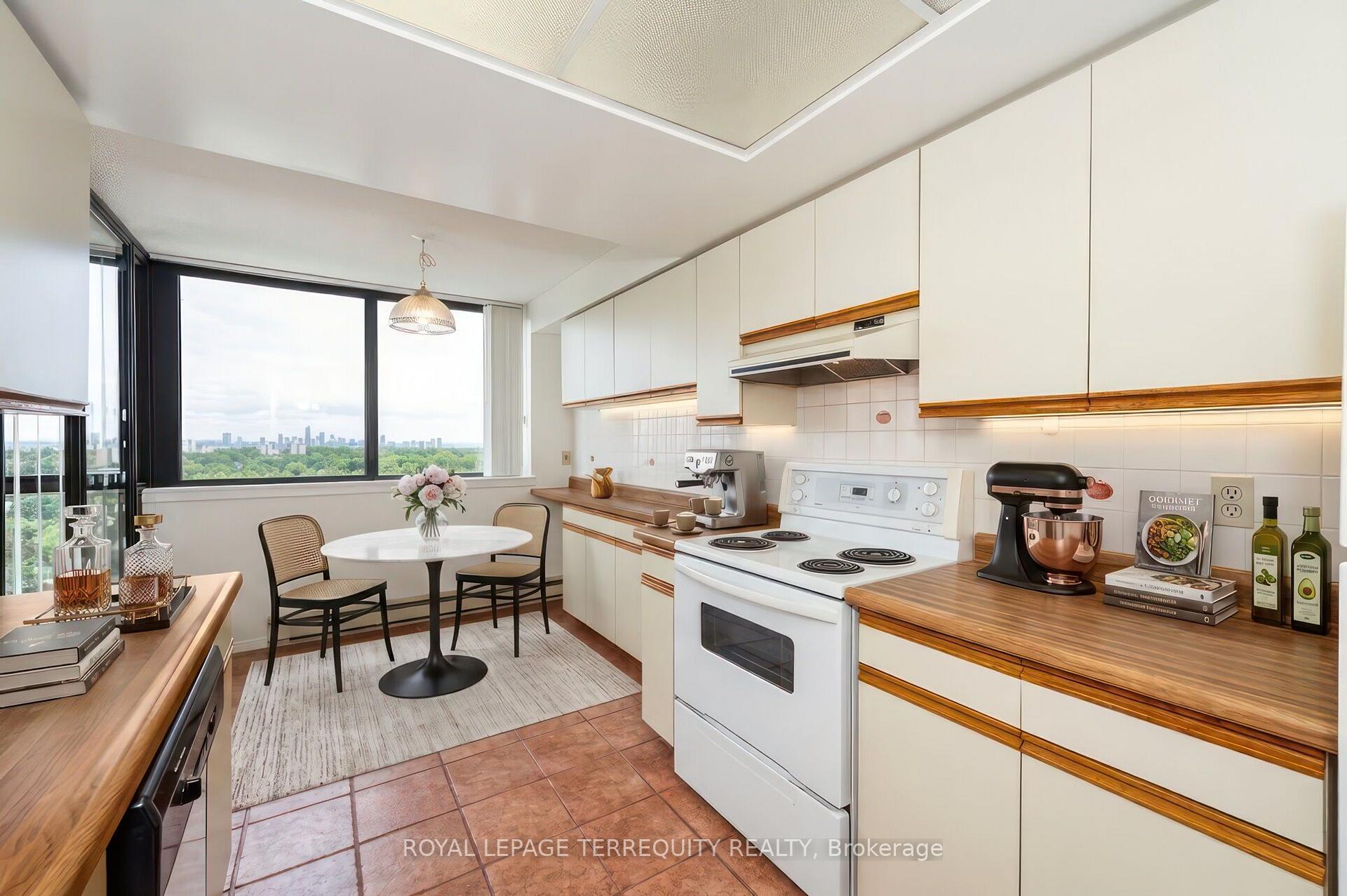 Photo 11 of Unit 2002, 40 Richview Road, Etobicoke, Humber Heights — HOMEH