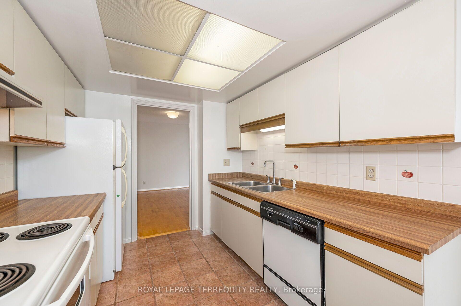 Photo 13 of Unit 2002, 40 Richview Road, Etobicoke, Humber Heights — HOMEH