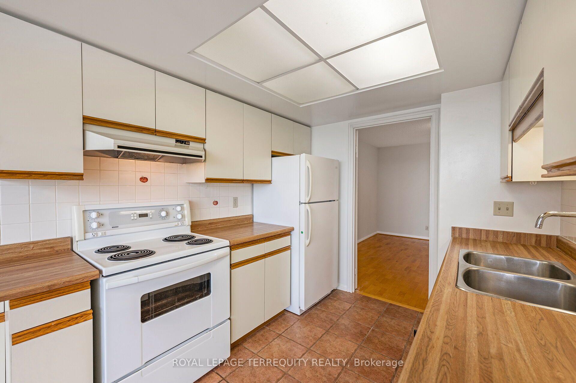 Photo 14 of Unit 2002, 40 Richview Road, Etobicoke, Humber Heights — HOMEH