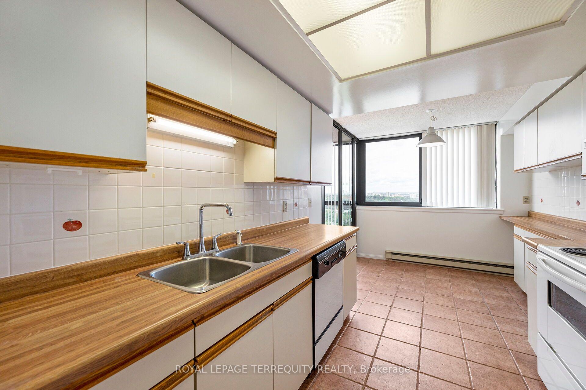Photo 15 of Unit 2002, 40 Richview Road, Etobicoke, Humber Heights — HOMEH