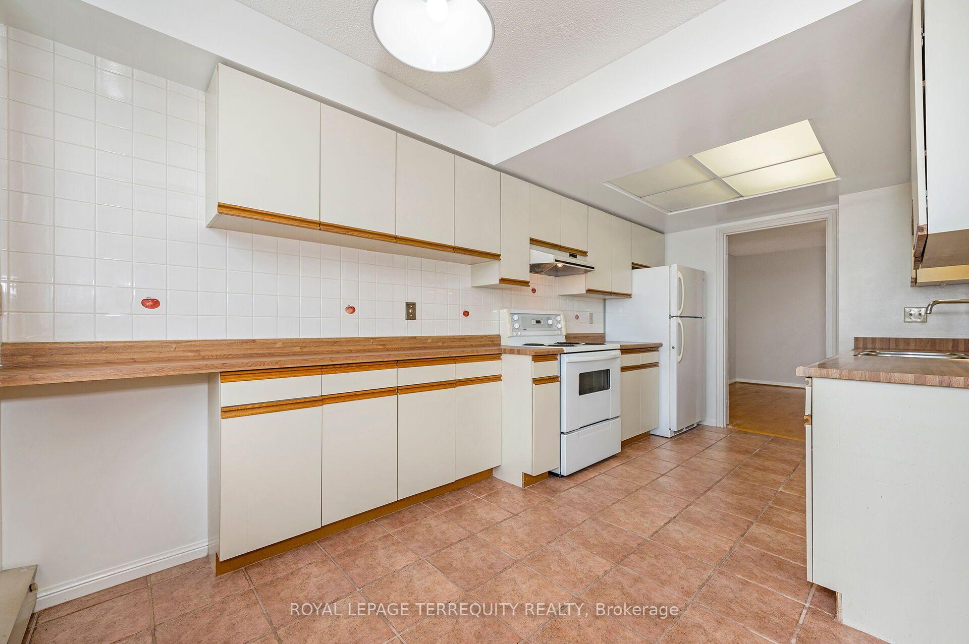 Photo 16 of Unit 2002, 40 Richview Road, Etobicoke, Humber Heights — HOMEH