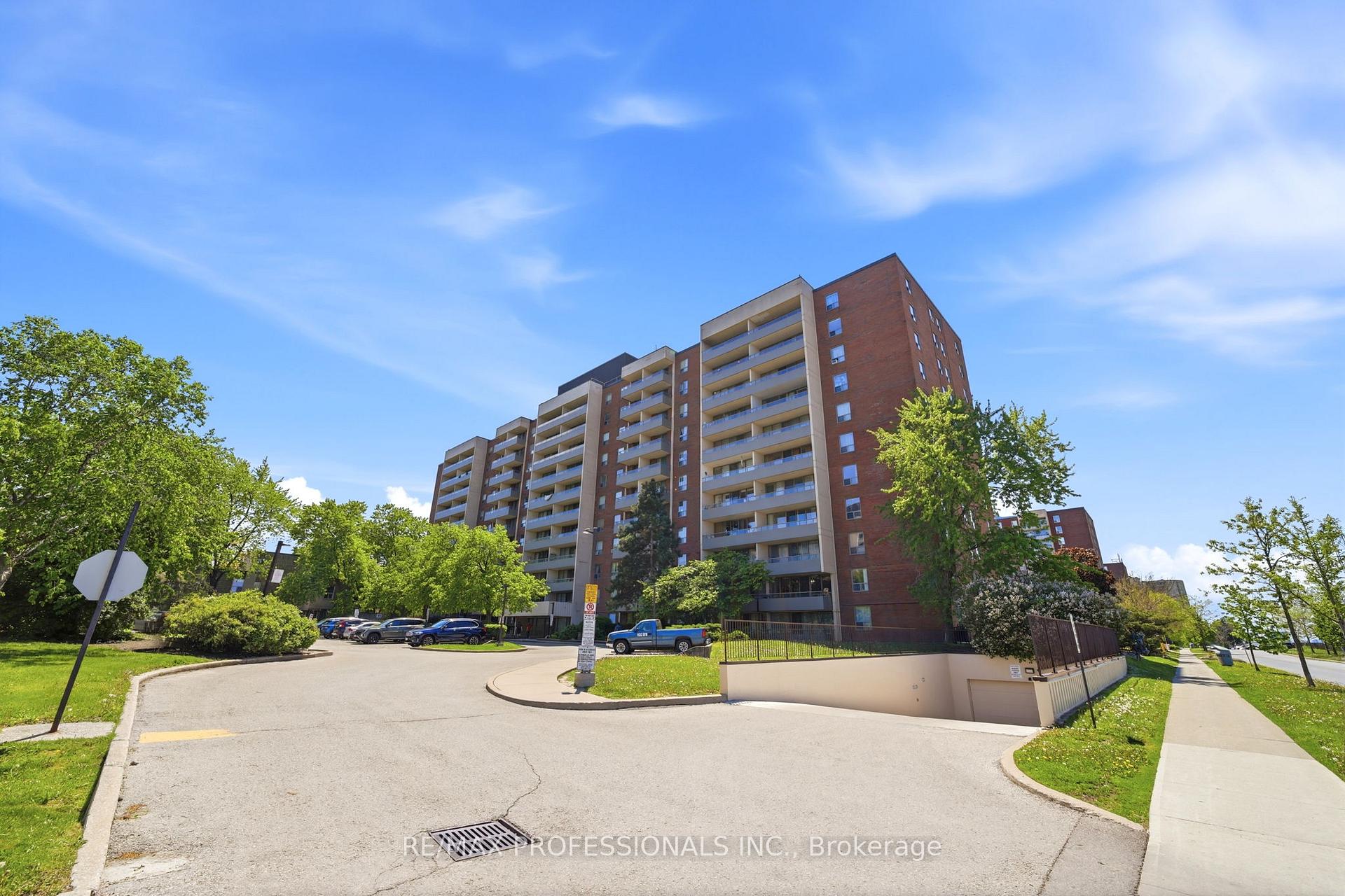 Photo 3 of Unit 204, 19 Four Winds Drive, North York, York University Heights — HOMEH