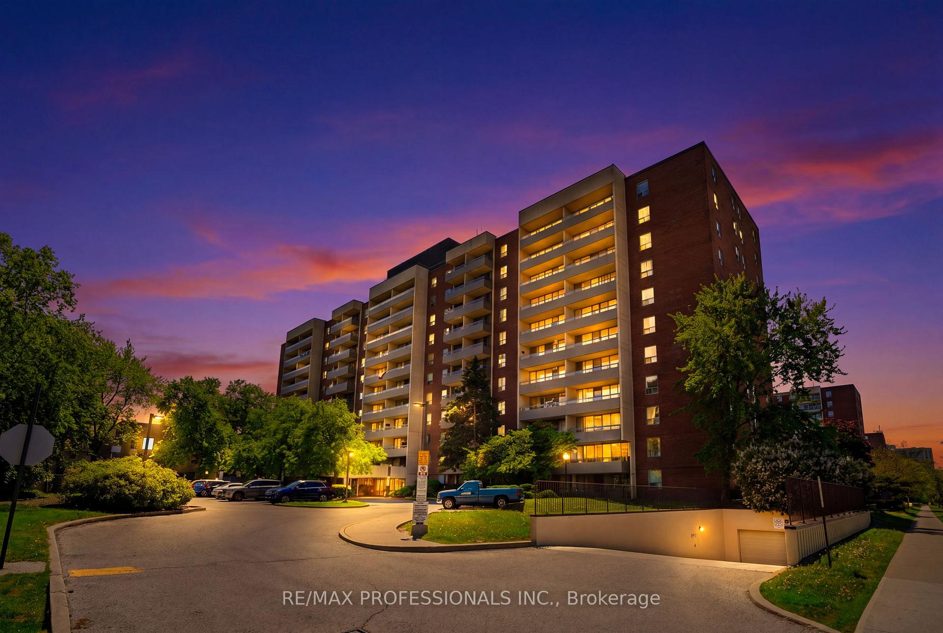 Photo 2 of Unit 204, 19 Four Winds Drive, North York, York University Heights — HOMEH