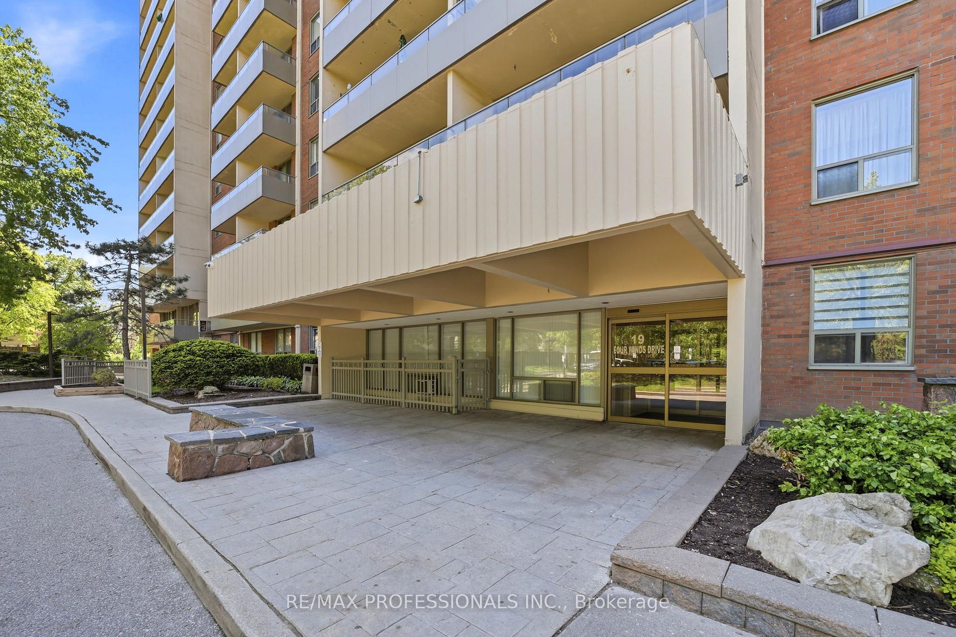 Photo 5 of Unit 204, 19 Four Winds Drive, North York, York University Heights — HOMEH