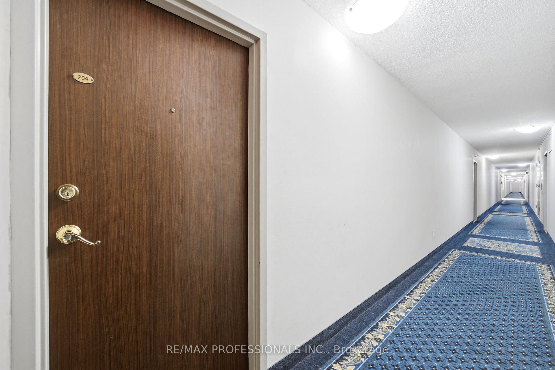 Photo 6 of Unit 204, 19 Four Winds Drive, North York, York University Heights — HOMEH