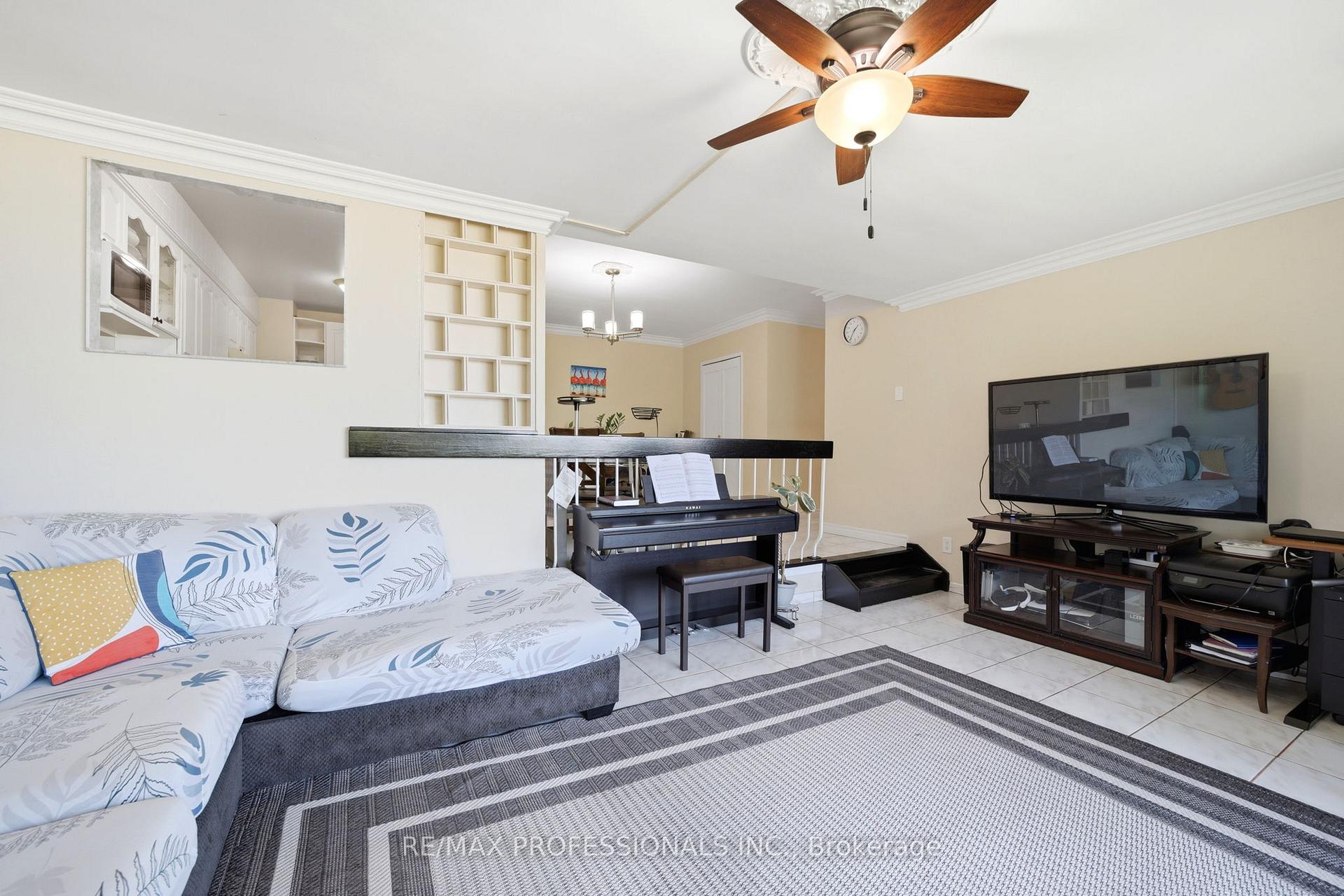 Photo 8 of Unit 204, 19 Four Winds Drive, North York, York University Heights — HOMEH