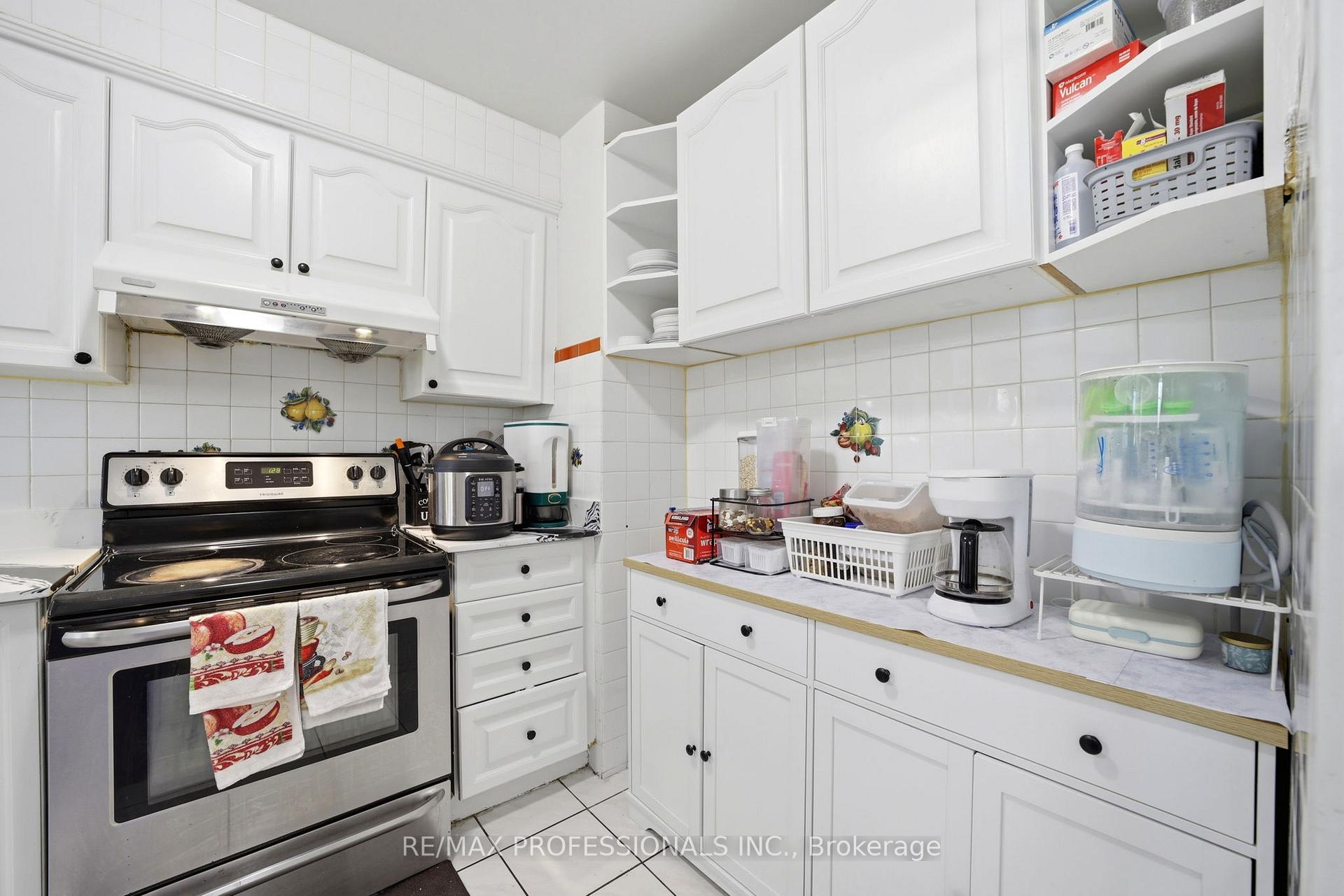 Photo 10 of Unit 204, 19 Four Winds Drive, North York, York University Heights — HOMEH