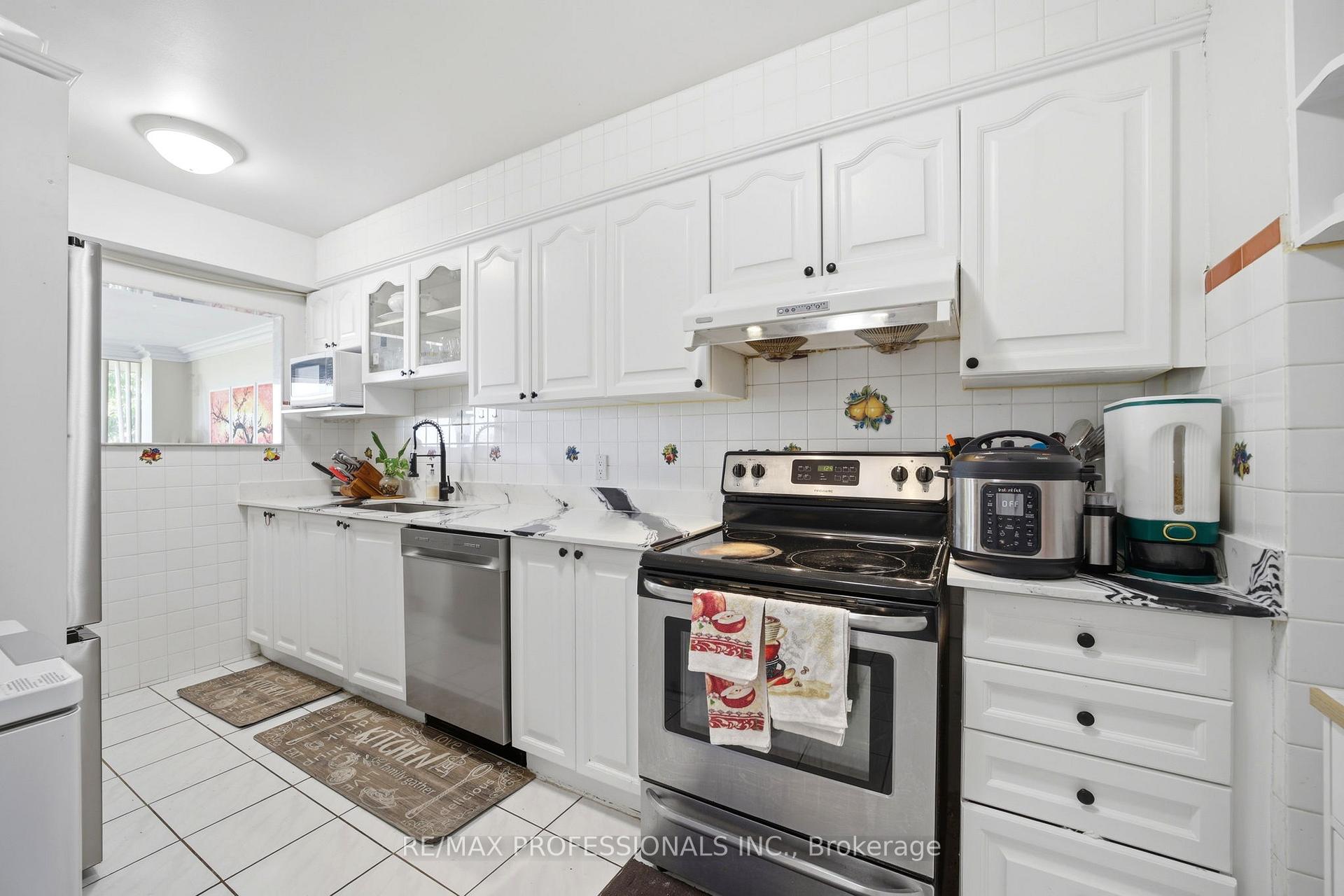 Photo 11 of Unit 204, 19 Four Winds Drive, North York, York University Heights — HOMEH