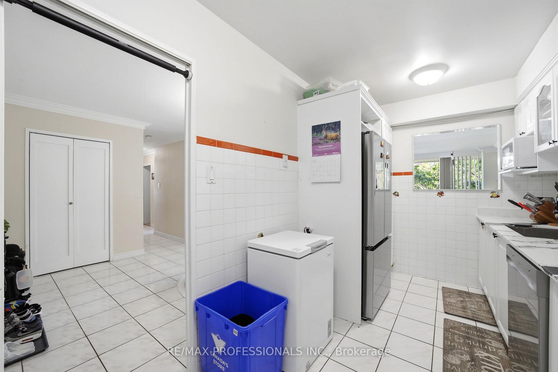 Photo 14 of Unit 204, 19 Four Winds Drive, North York, York University Heights — HOMEH