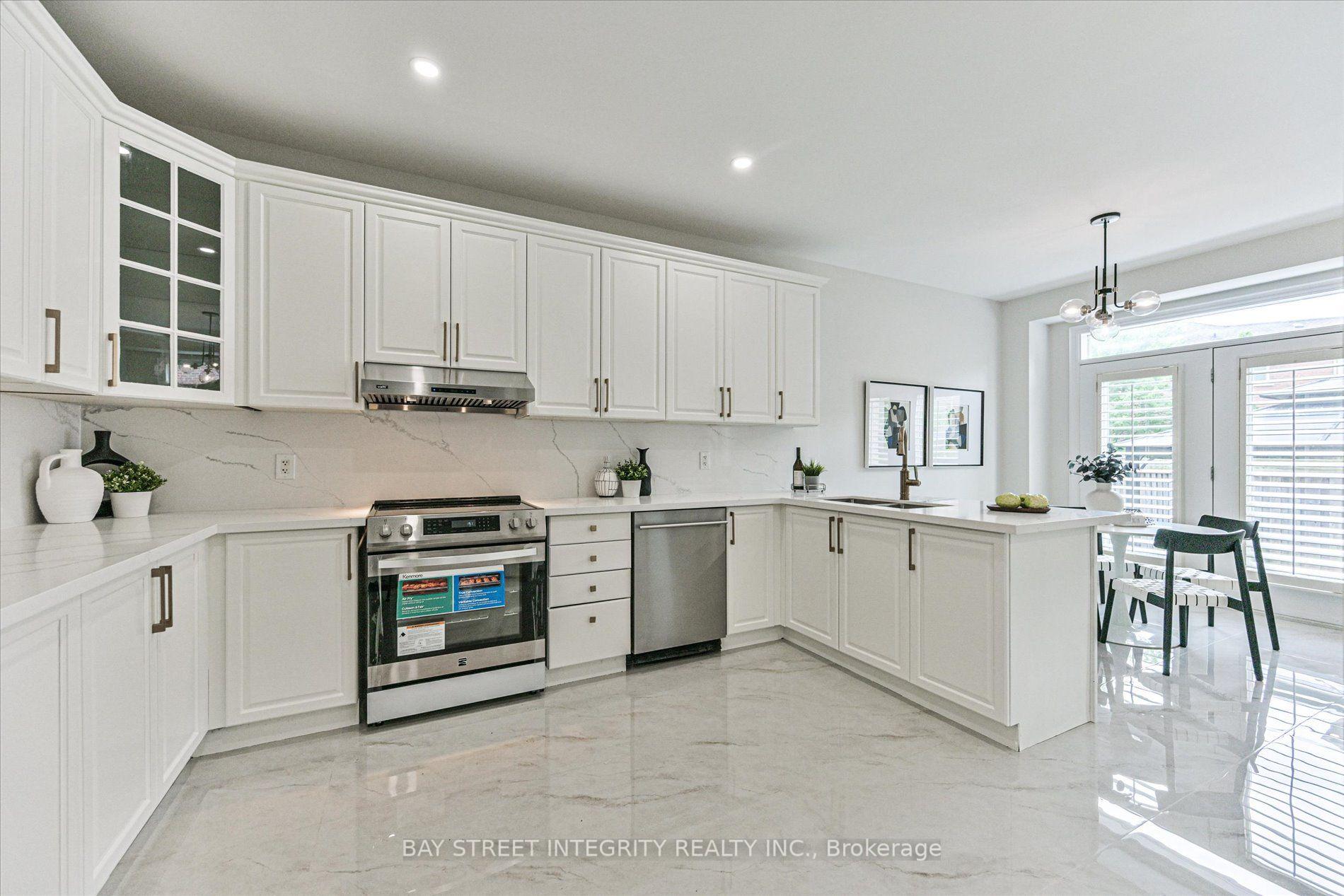 Photo 16 of 210 Milkweed Way, Oakville, Bronte — HOMEH