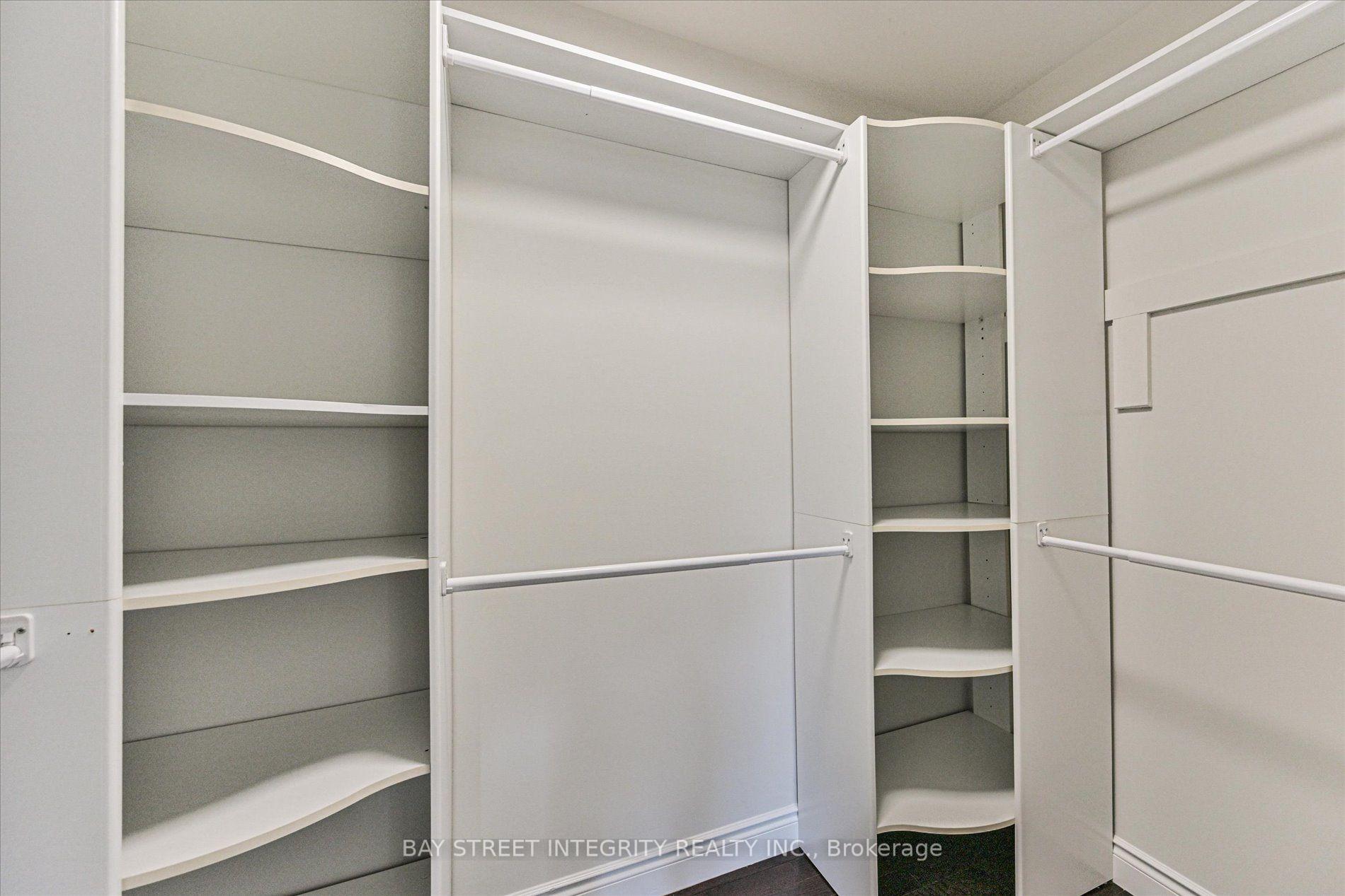 Photo 30 of 210 Milkweed Way, Oakville, Bronte — HOMEH