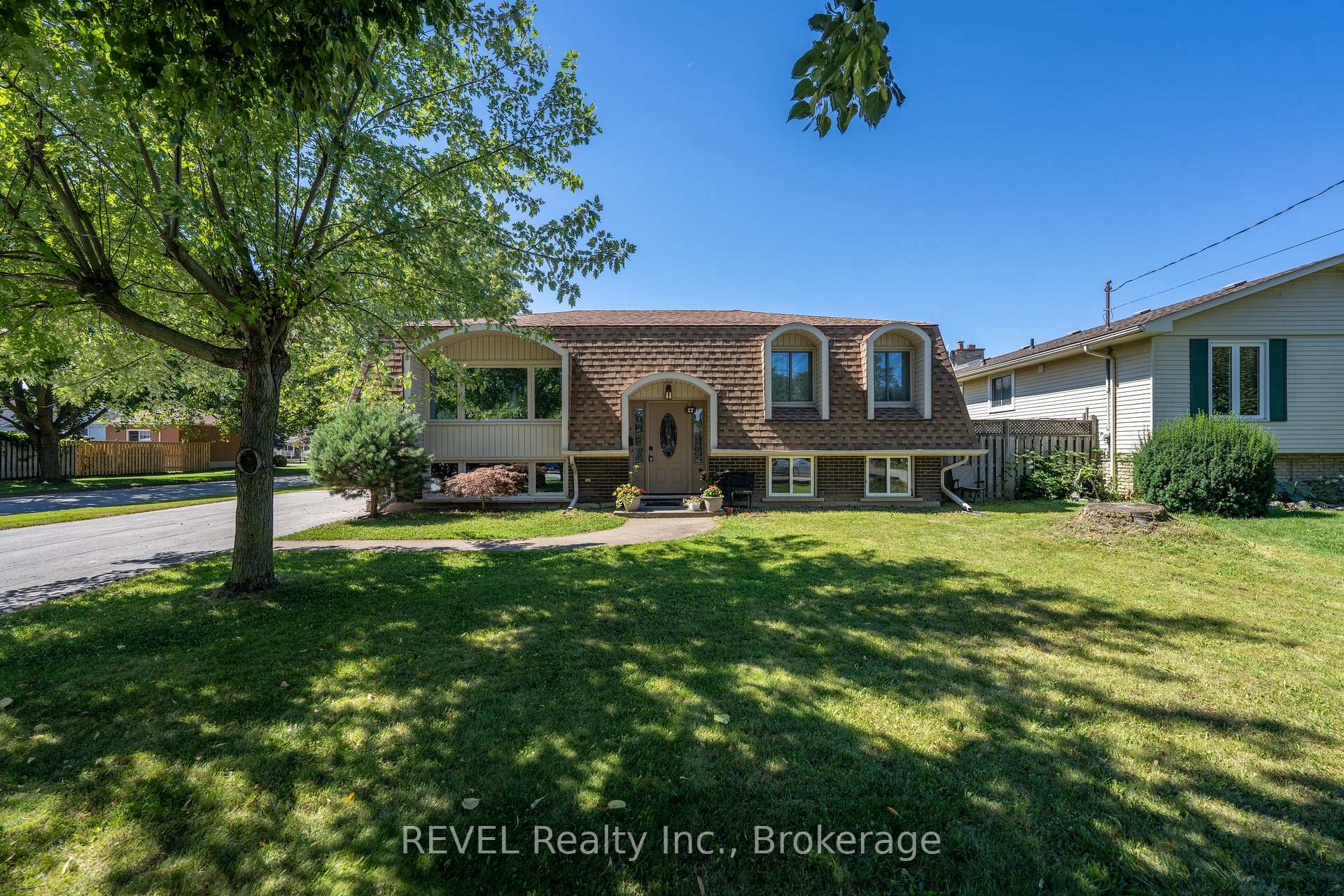 Photo 2 of 17 Ramsey Street, St. Catharines, Lakeport — HOMEH