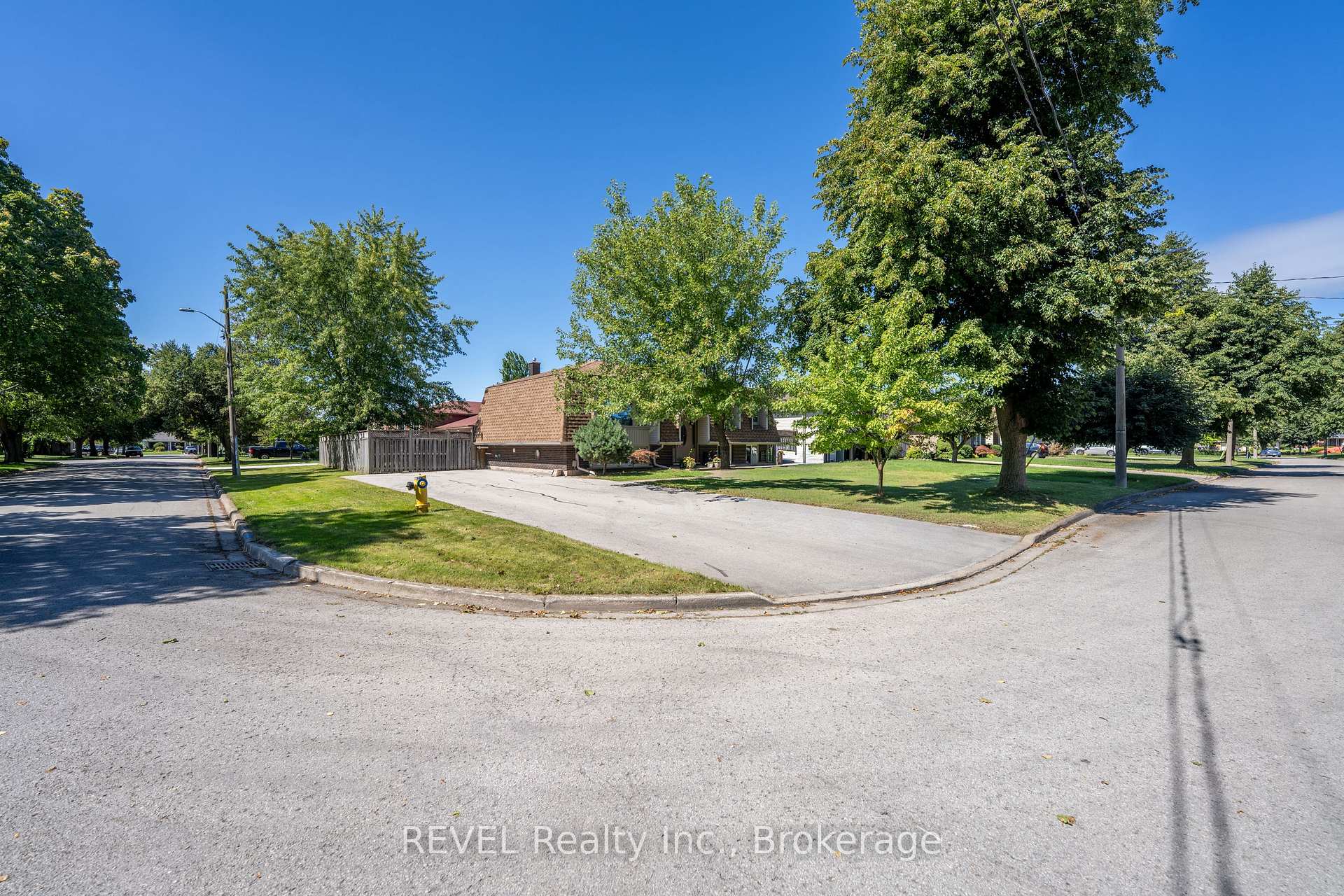 Photo 4 of 17 Ramsey Street, St. Catharines, Lakeport — HOMEH