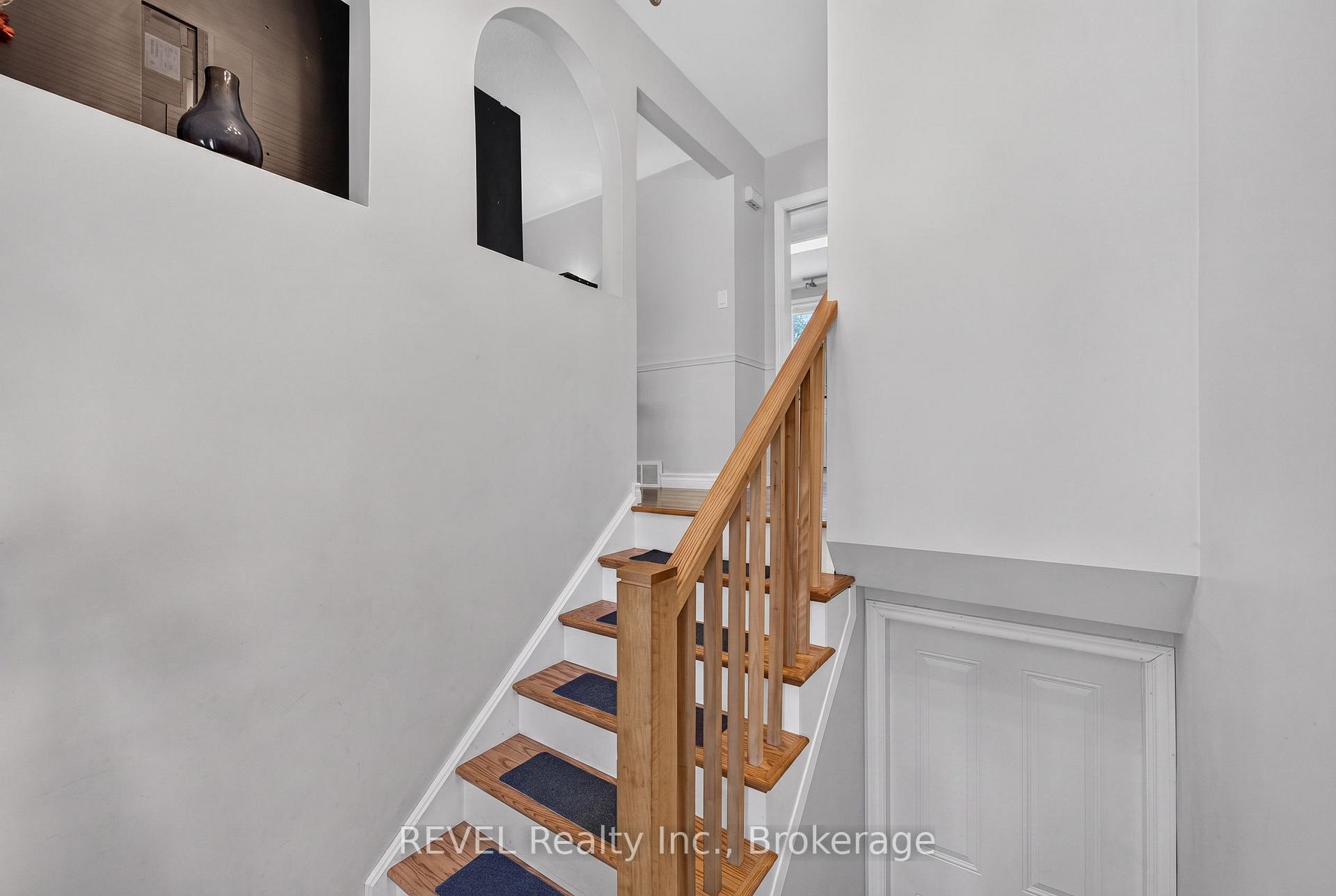 Photo 8 of 17 Ramsey Street, St. Catharines, Lakeport — HOMEH
