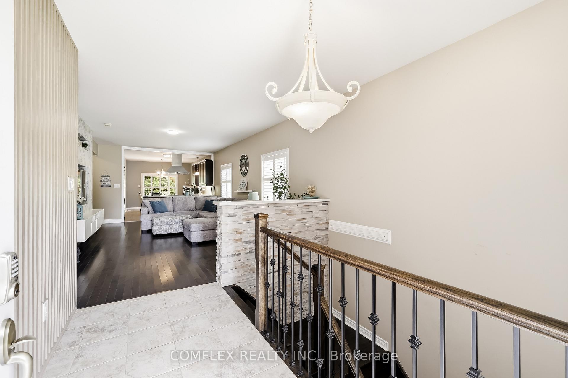 Photo 3 of 7 Swindells Street, Clarington, Bowmanville — HOMEH