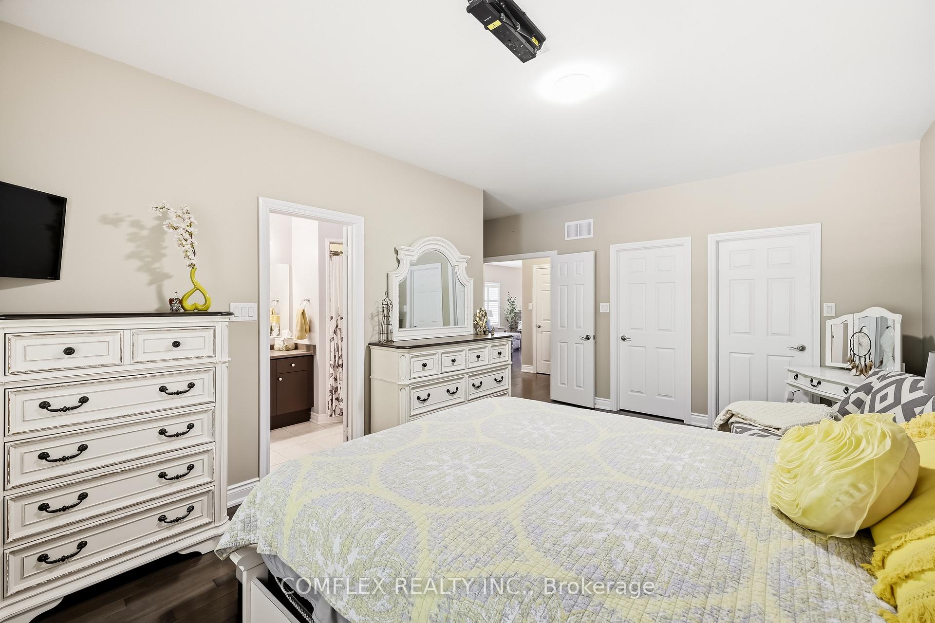 Photo 12 of 7 Swindells Street, Clarington, Bowmanville — HOMEH