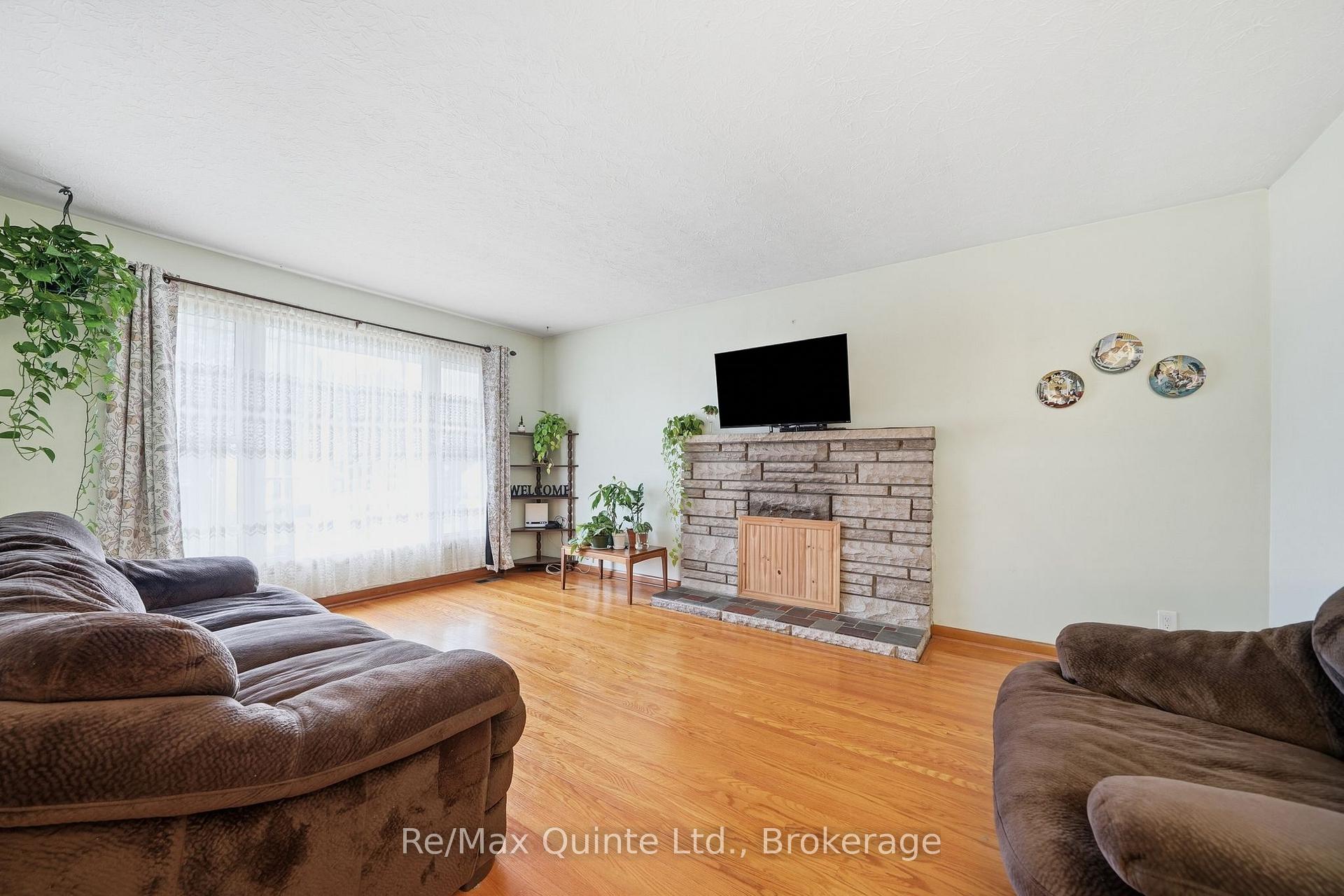 Photo 4 of 87 Orchard Drive, Belleville, Belleville Ward — HOMEH