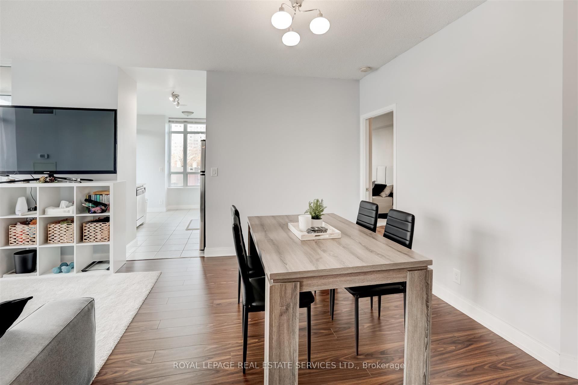 Photo 4 of Unit 303, 80 Absolute Avenue, Mississauga, City Centre — HOMEH