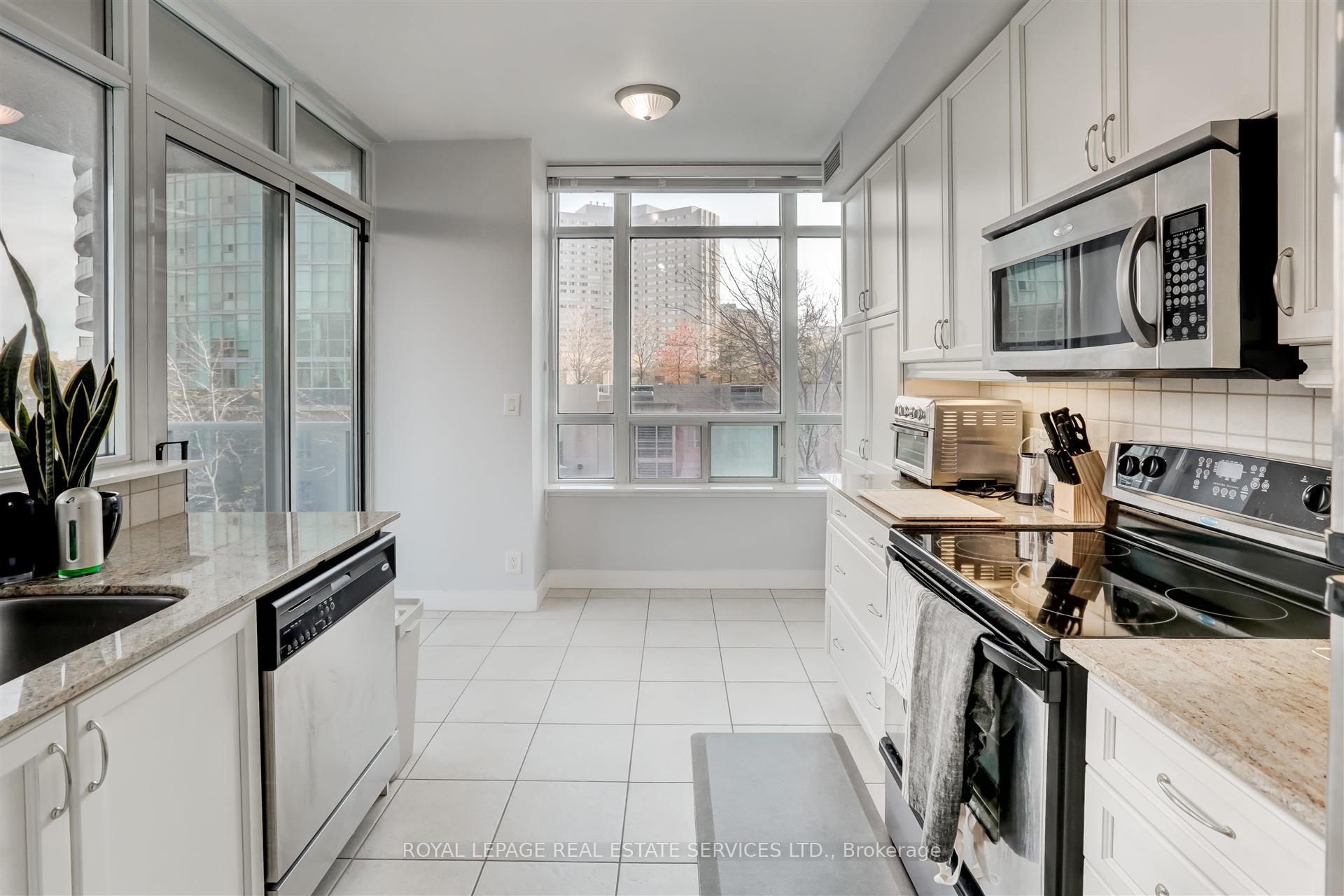Photo 7 of Unit 303, 80 Absolute Avenue, Mississauga, City Centre — HOMEH