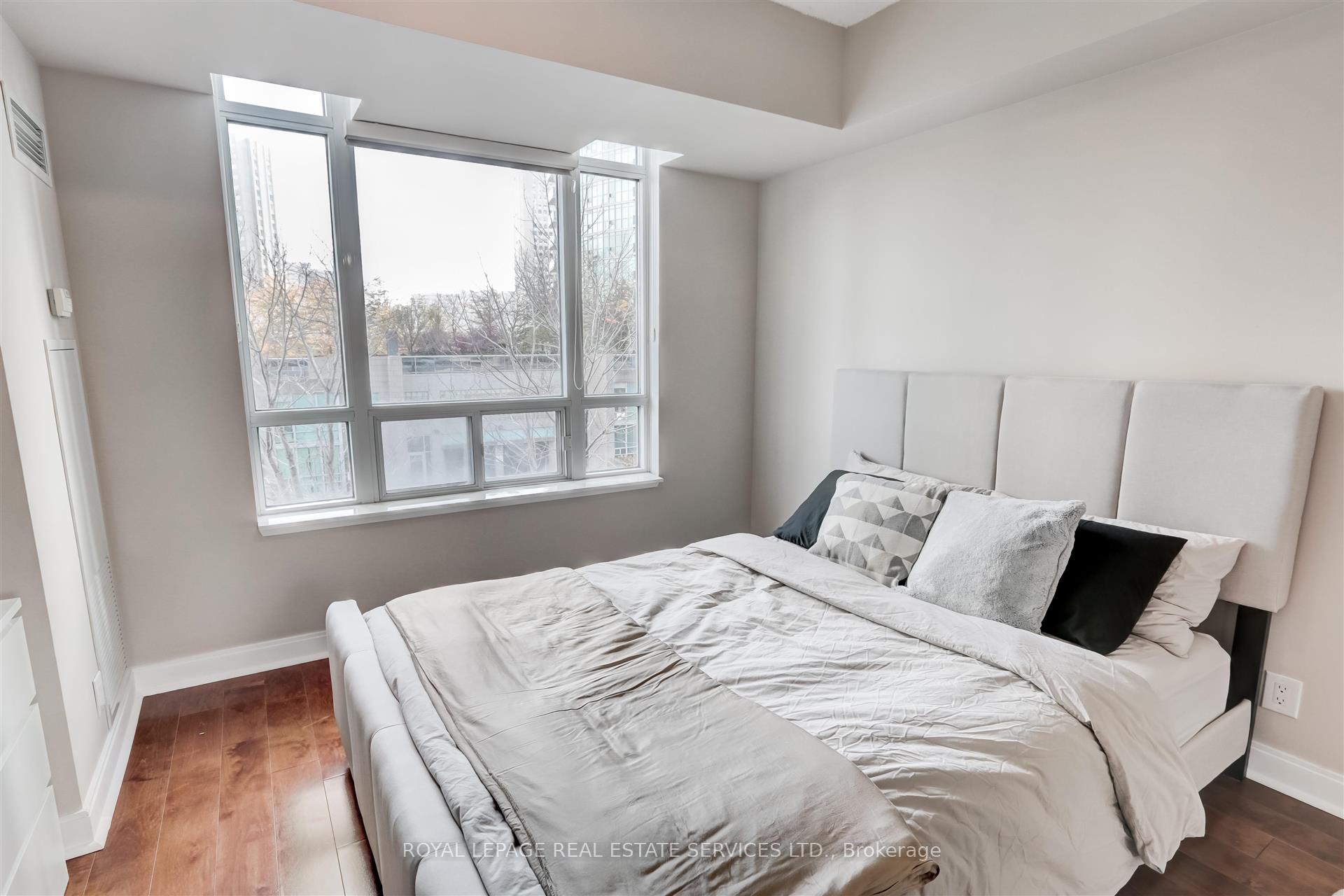 Photo 9 of Unit 303, 80 Absolute Avenue, Mississauga, City Centre — HOMEH