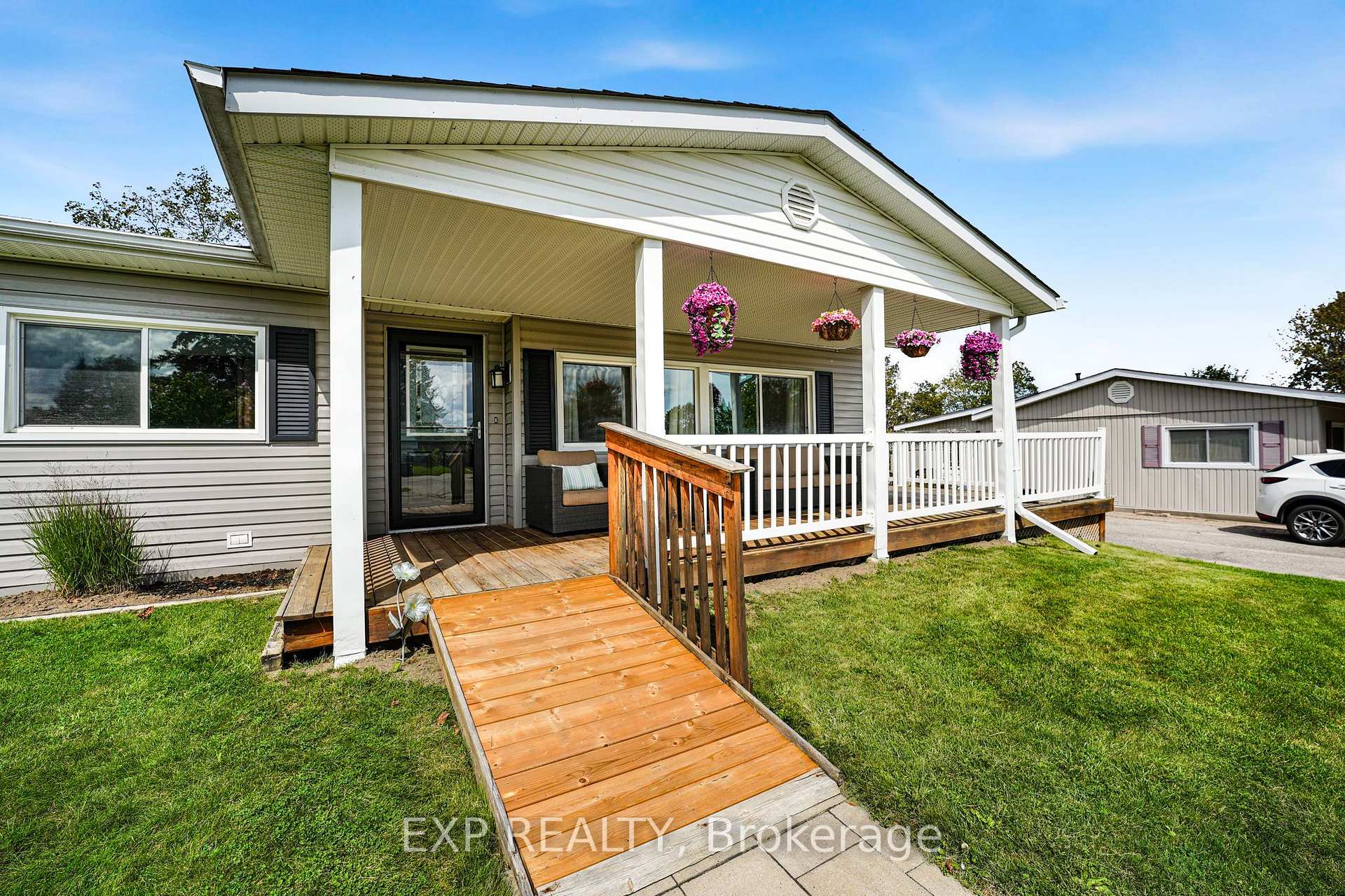 Photo 3 of 4 Fairbirch Court, Innisfil, Rural Innisfil — HOMEH