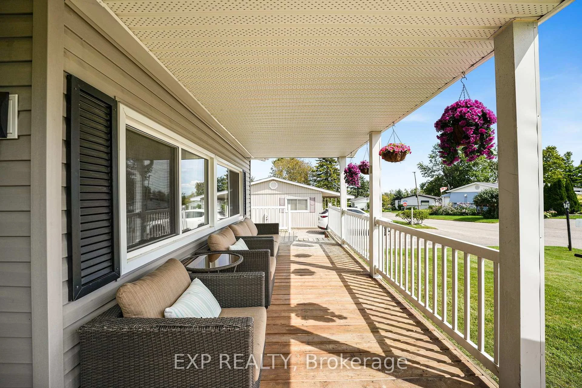 Photo 5 of 4 Fairbirch Court, Innisfil, Rural Innisfil — HOMEH