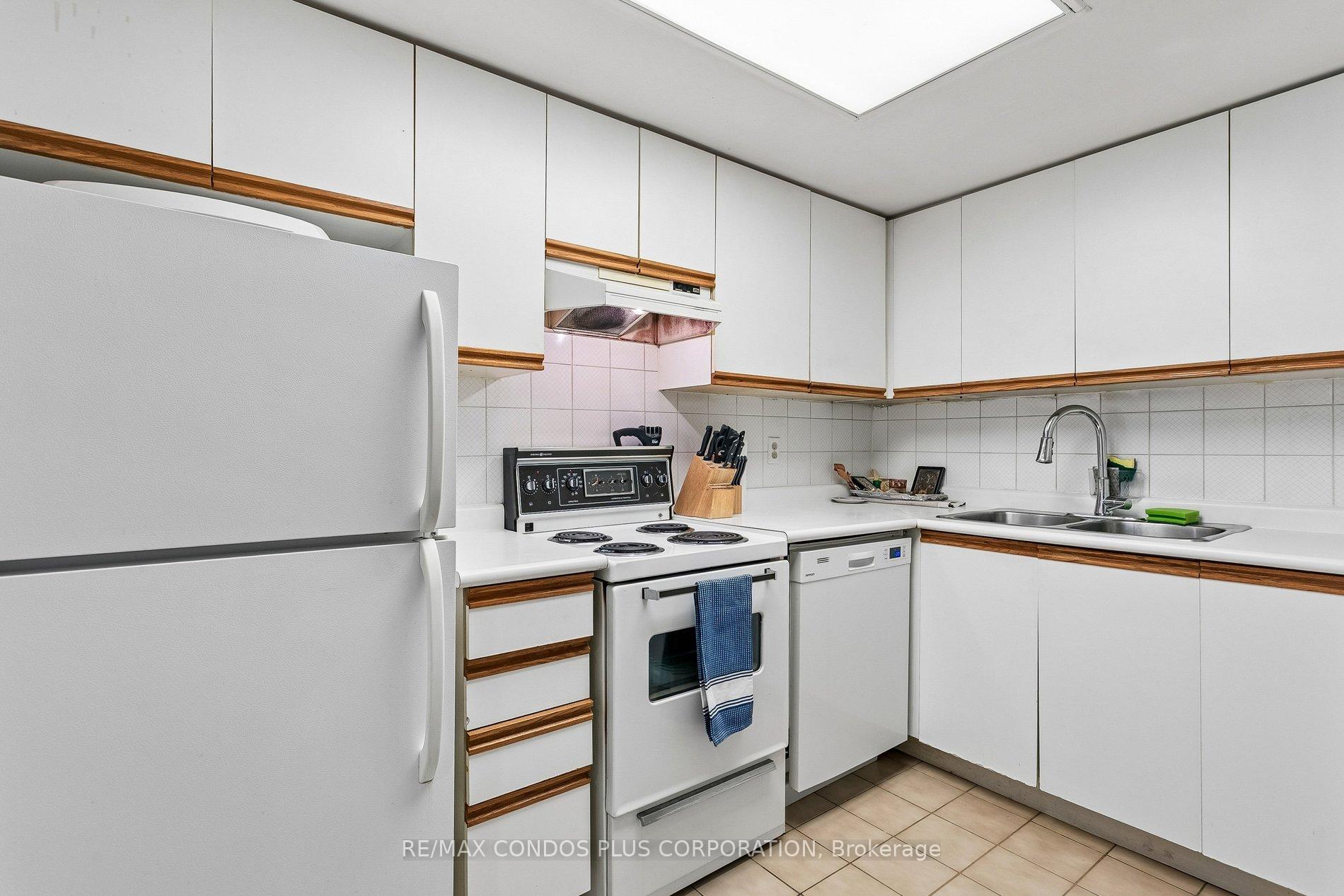 Photo 9 of Unit 204, 15 Maitland Place, Toronto, Cabbagetown-South St. James Town — HOMEH
