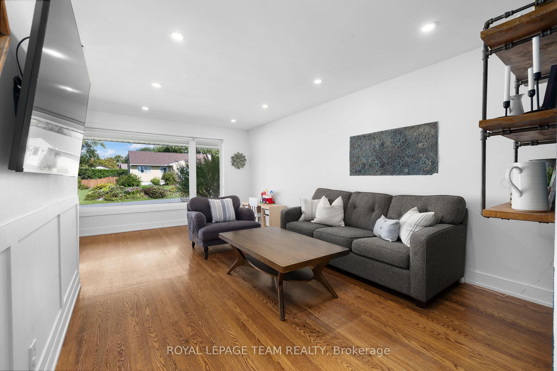 Photo 9 of 88 Fieldrow Street, Ottawa, Meadowlands/Crestview — HOMEH