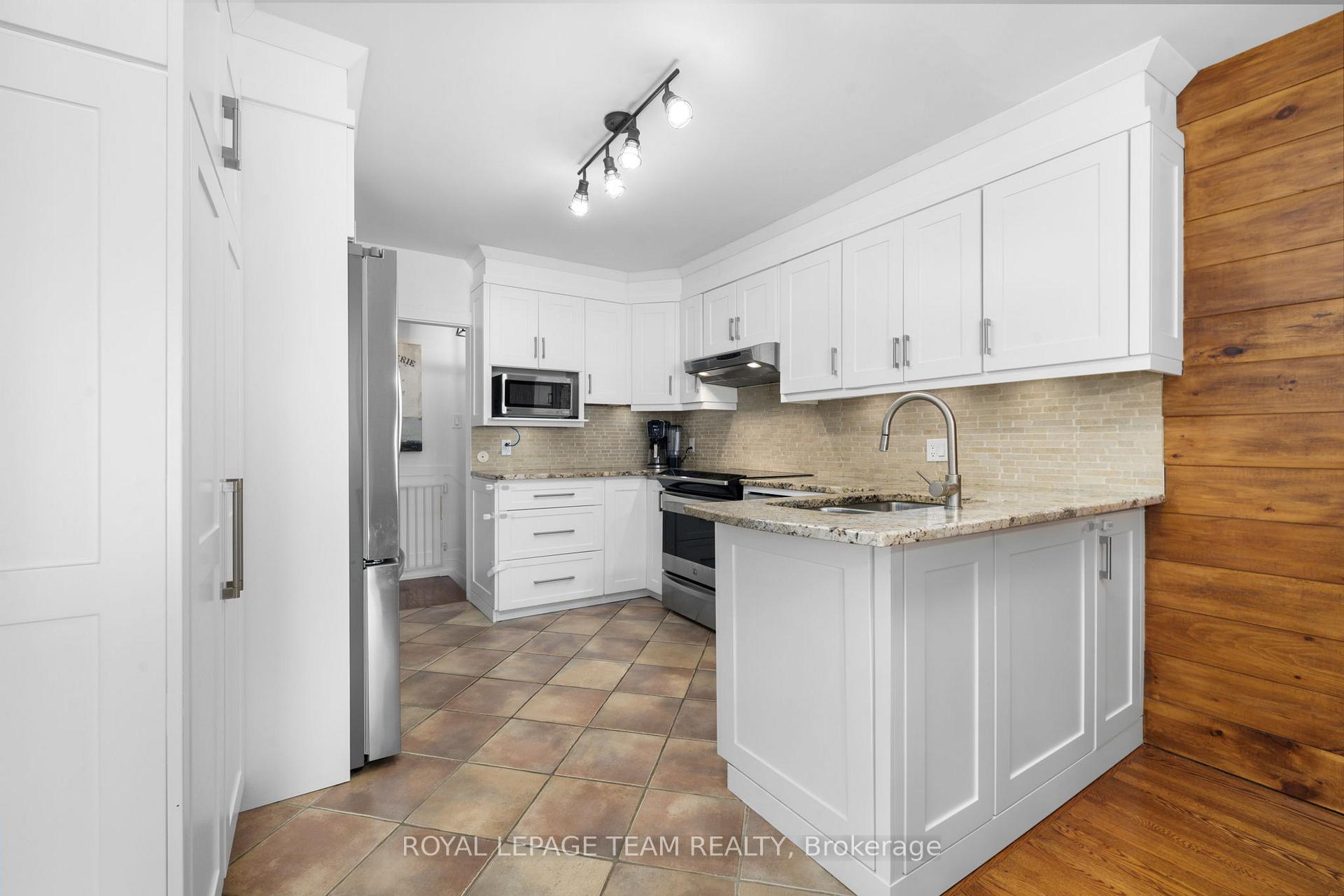 Photo 17 of 88 Fieldrow Street, Ottawa, Meadowlands/Crestview — HOMEH