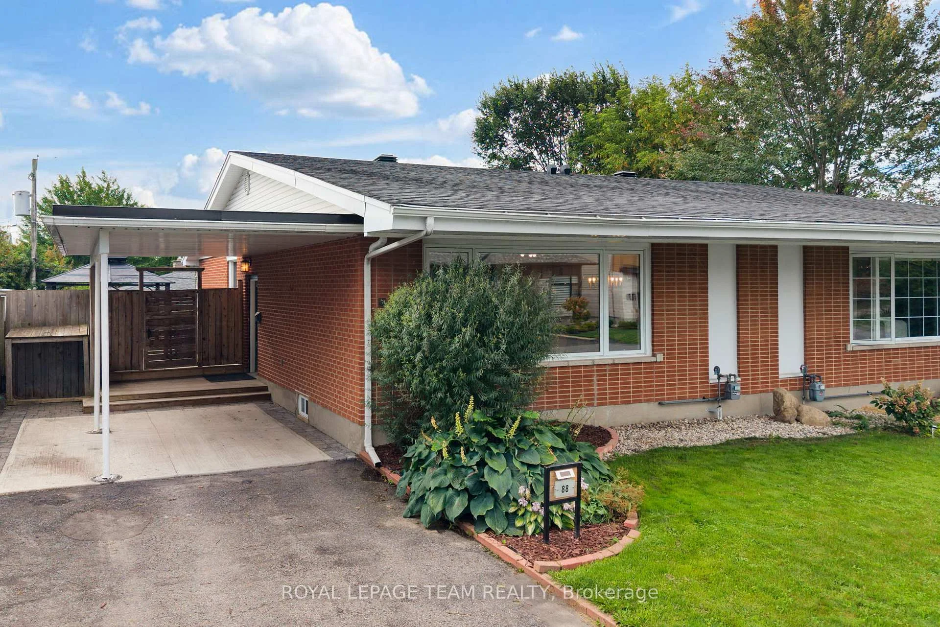 Photo 2 of 88 Fieldrow Street, Ottawa, Meadowlands/Crestview — HOMEH