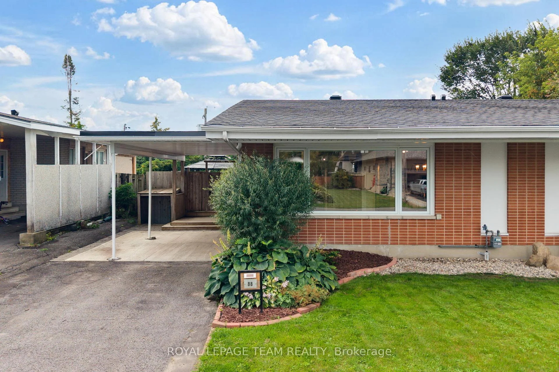 Photo 3 of 88 Fieldrow Street, Ottawa, Meadowlands/Crestview — HOMEH