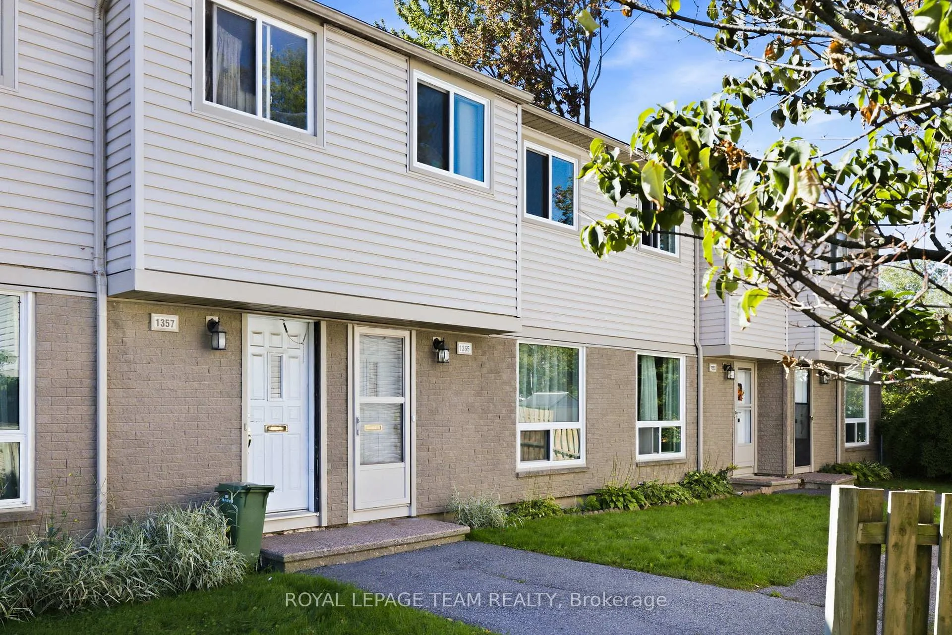 Photo 4 of Unit 63, 1355 Perez Crescent, Ottawa, Carson Grove — HOMEH