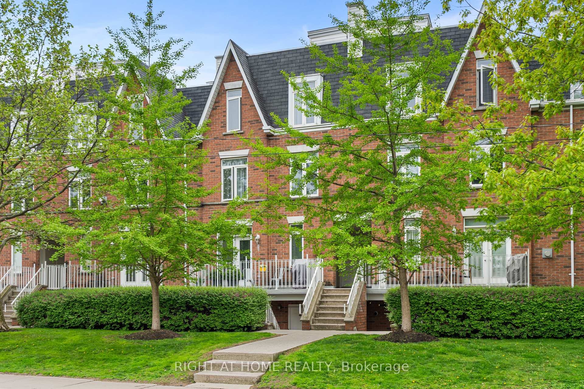 Front of Unit 1701, 17 Sudbury Street