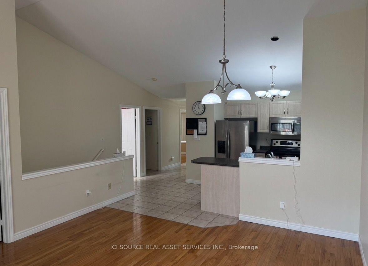 Photo 4 of 1799 Castleton Avenue, Windsor — HOMEH