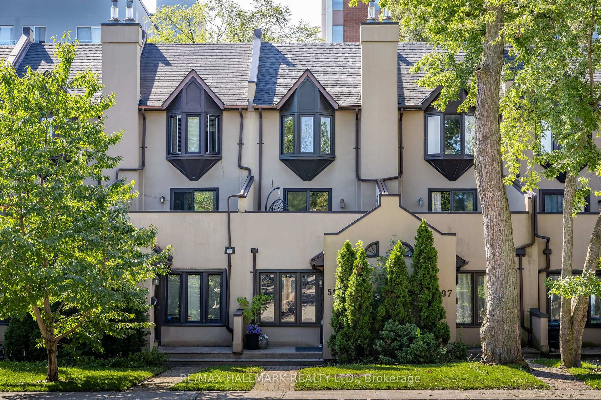 Photo 2 of 599 Roehampton Avenue, Toronto, Mount Pleasant East — HOMEH