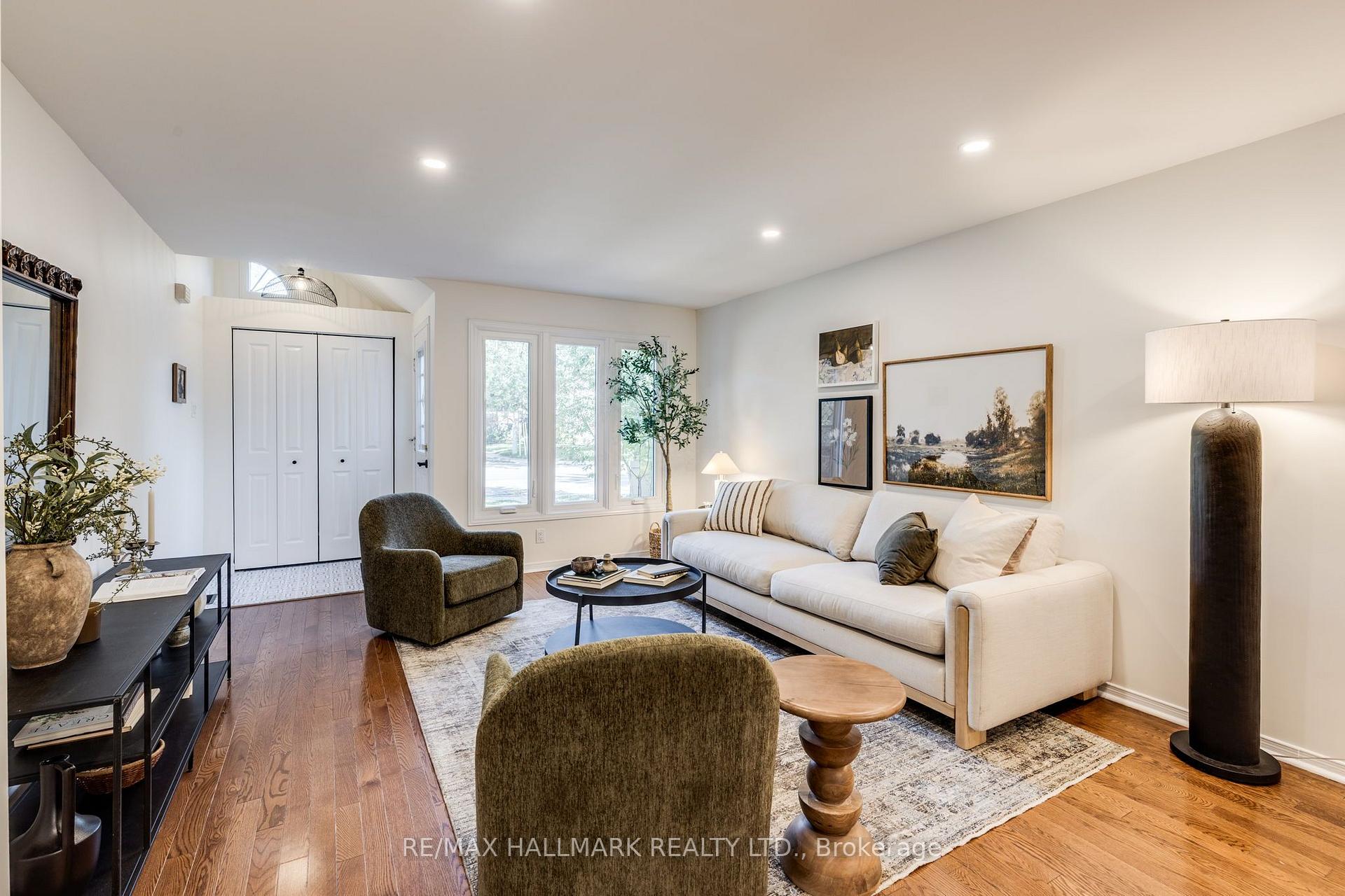 Photo 4 of 599 Roehampton Avenue, Toronto, Mount Pleasant East — HOMEH