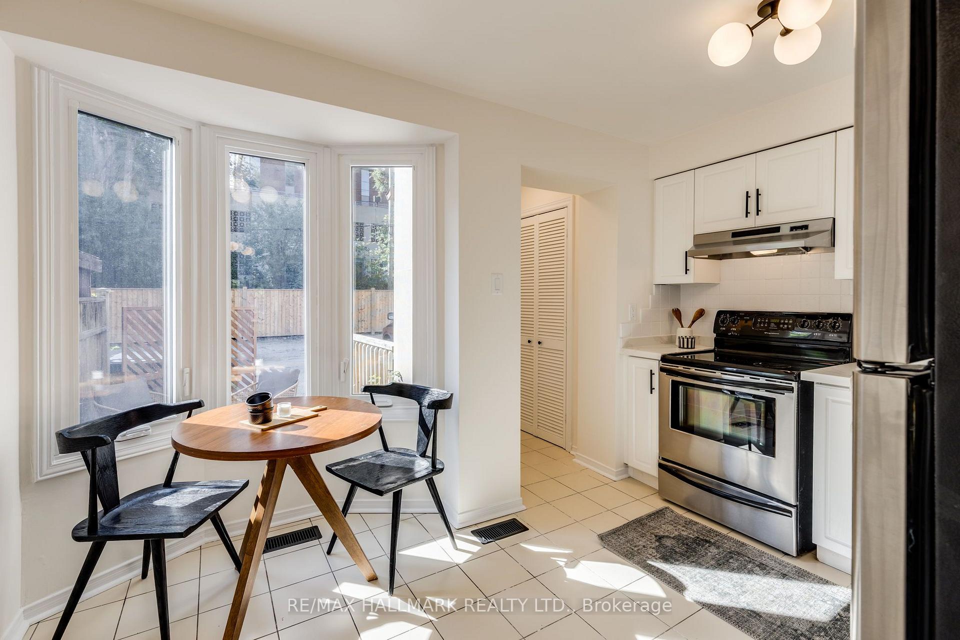 Photo 8 of 599 Roehampton Avenue, Toronto, Mount Pleasant East — HOMEH