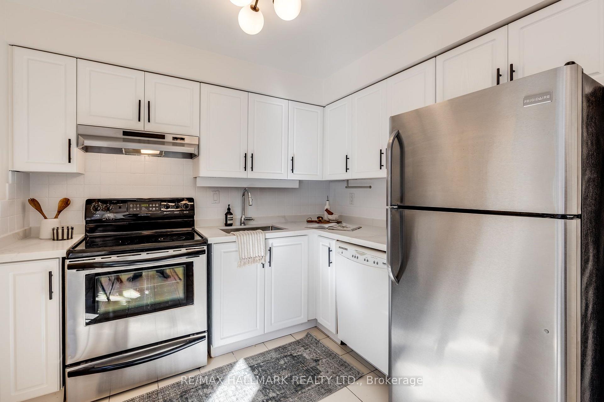 Photo 10 of 599 Roehampton Avenue, Toronto, Mount Pleasant East — HOMEH