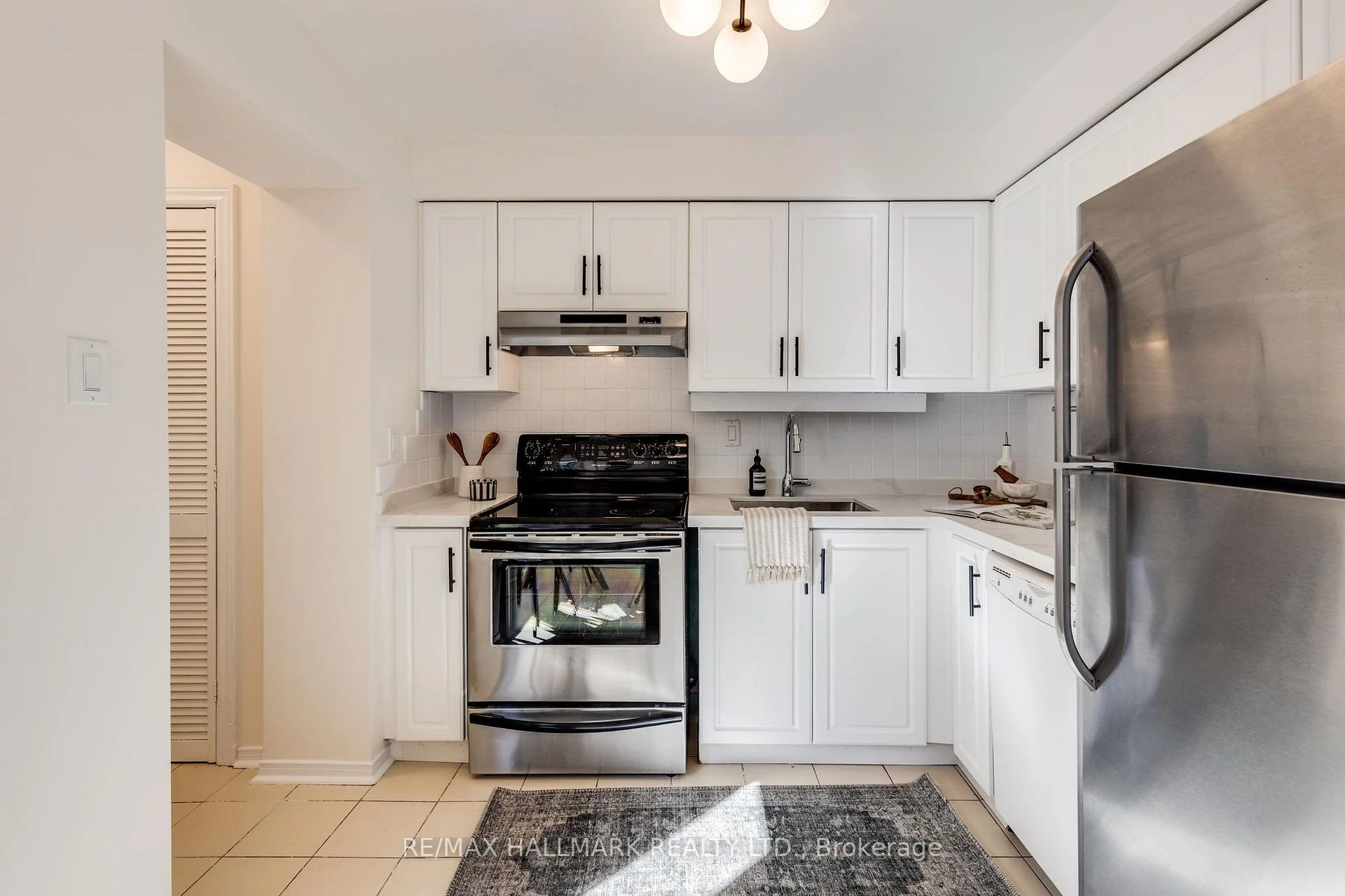 Photo 11 of 599 Roehampton Avenue, Toronto, Mount Pleasant East — HOMEH