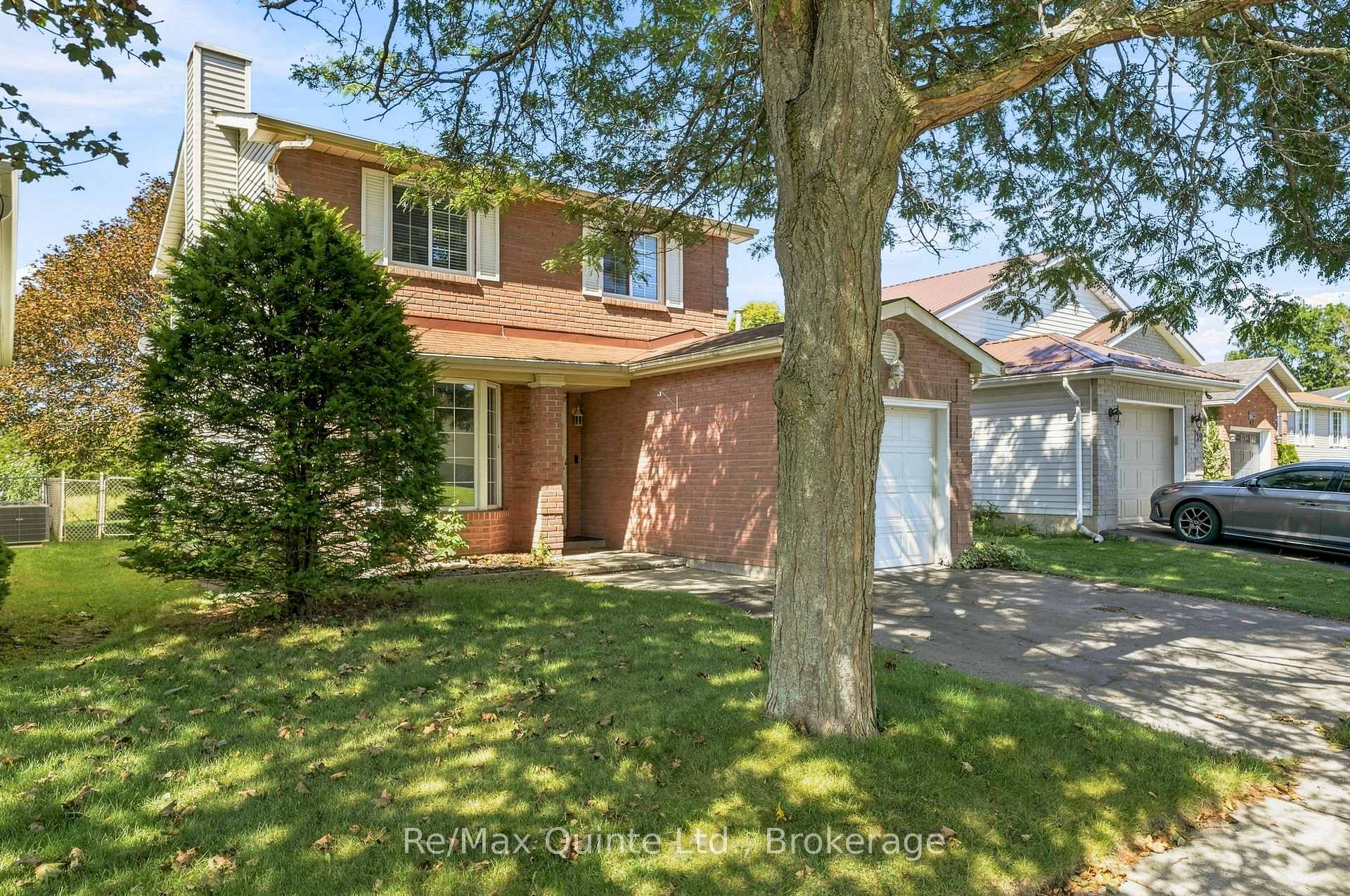 Photo 3 of 37 Bogart Crescent, Belleville, Belleville Ward — HOMEH