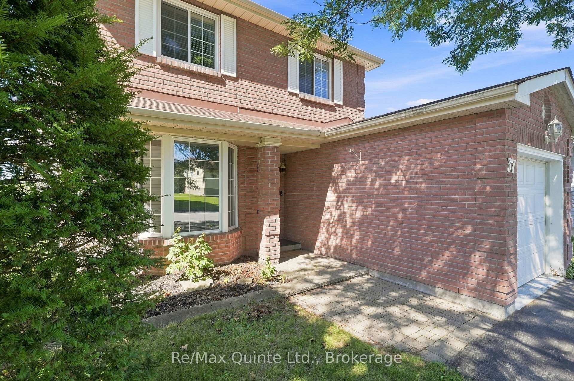 Photo 4 of 37 Bogart Crescent, Belleville, Belleville Ward — HOMEH