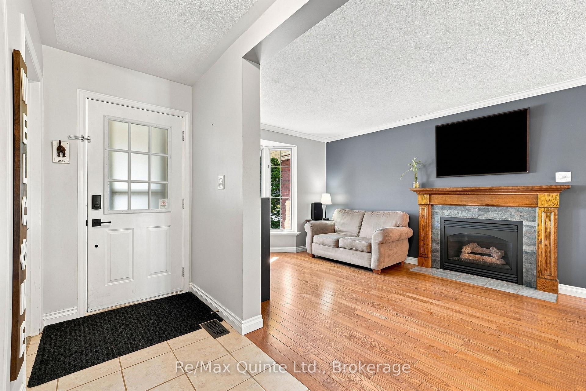 Photo 5 of 37 Bogart Crescent, Belleville, Belleville Ward — HOMEH